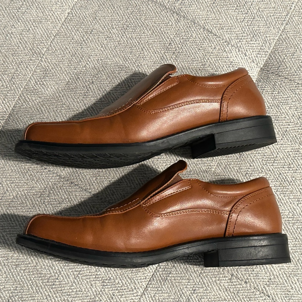 Boys - Size 5 brown /camel color dress shoes - very comfortable- Bruno Marc